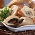 empanadas con huevo y maices de choclo tiernos