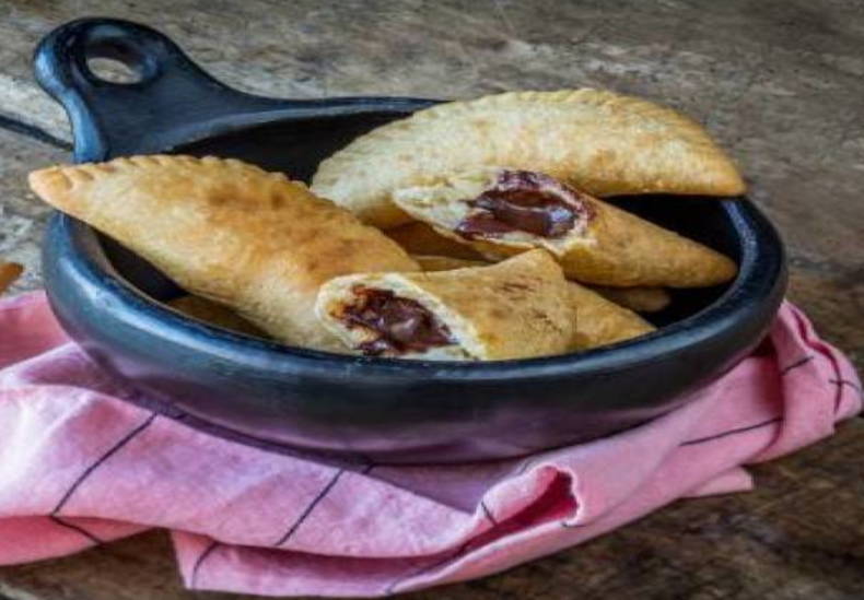 Empanadillas de chocolate y plátano maduro