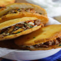 arepitas de choclo con carne de res desmechada