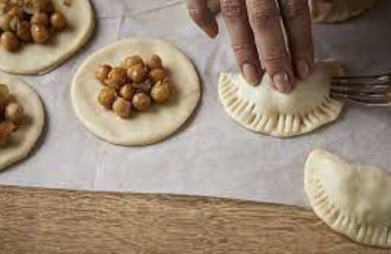 empanadillas rellenas de garbanzos y vegetales
