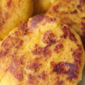 arepas de platano amarillo con harina pan