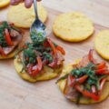 arepas rellenas con chorizo y verduras
